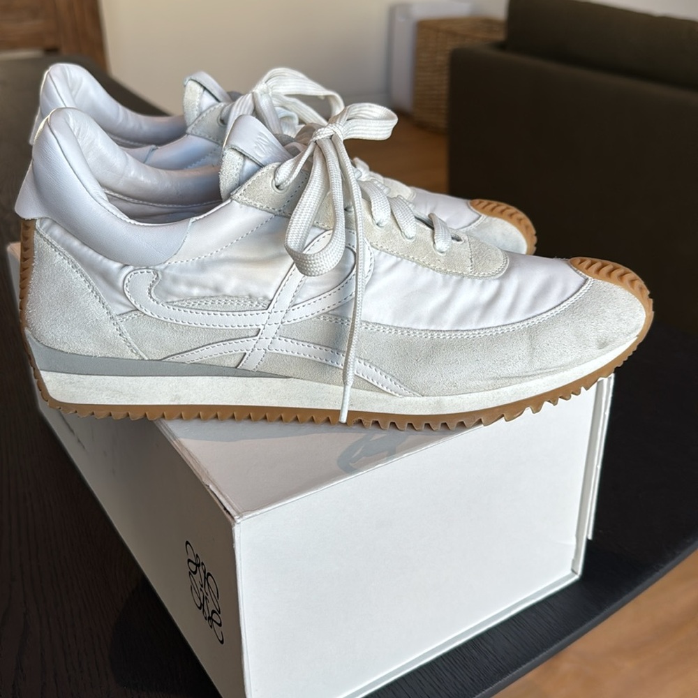Loewe Flow Runner Used White - Picture 2 of 7
